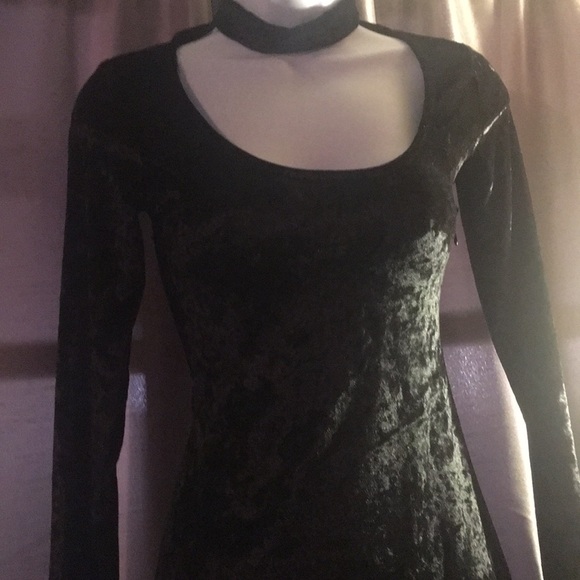 Black Fitted Midi Velvet Dress - Picture 2 of 3